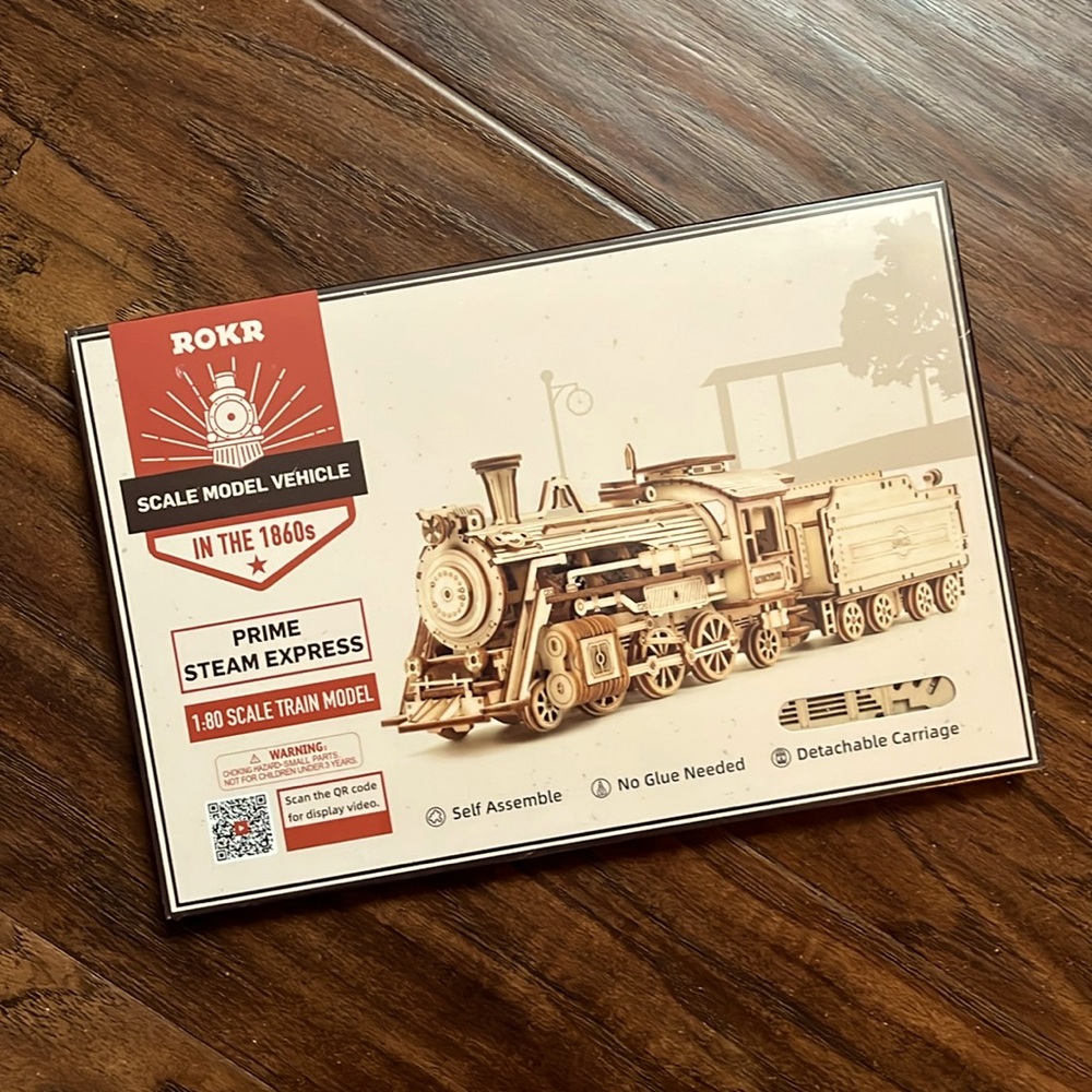 NWT - ROKR Steam Engine Model